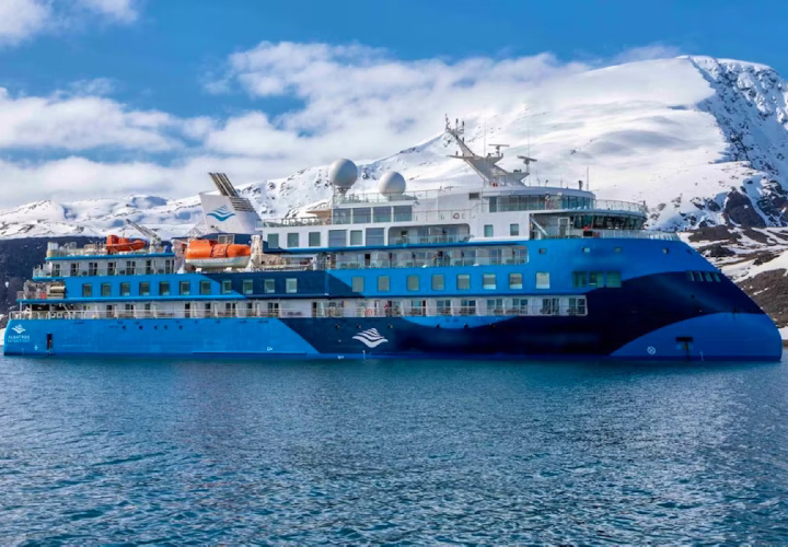 Comfortable Base for Antarctic Expedition with Comprehensive Wellness
