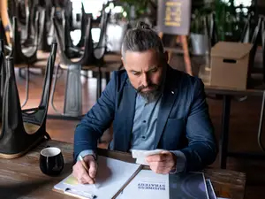 Global Tech, Finance, Stock Market, Media, Economy, Lifestyle, Real Estate, AI News